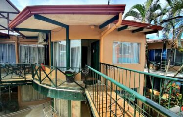 Cozy condo in Jaco. Walking distance to the beach!