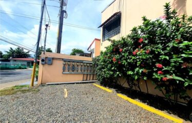 Cozy condo in Jaco. Walking distance to the beach!