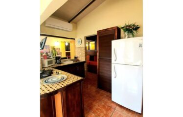 Cozy condo in Jaco. Walking distance to the beach!