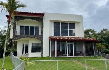 OCEAN VIEW AND MOUNTAIN VIEW LUXURY HOME WITH GUEST HOUSE