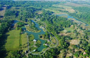 New Lake House. Close to Beach!