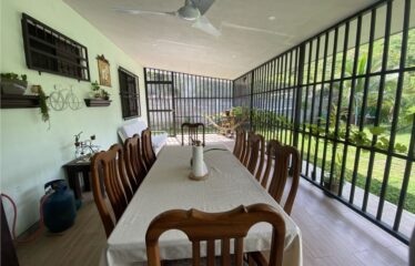 !!Home For Sale in Playa Jaco, with Mountain Views!!