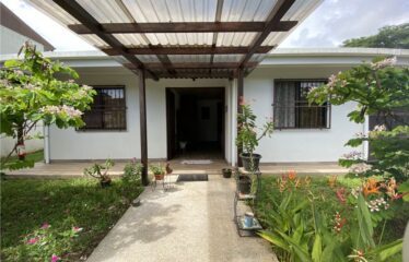 !!Home For Sale in Playa Jaco, with Mountain Views!!