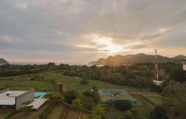 Luxurious condominium with ocean views, Playa Herradura